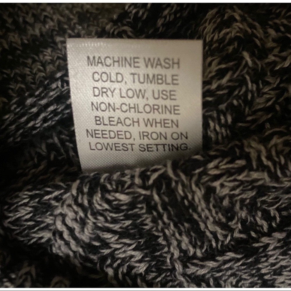 Pacsun Crew Neck Sweater, Size M NWT - Picture 5 of 7